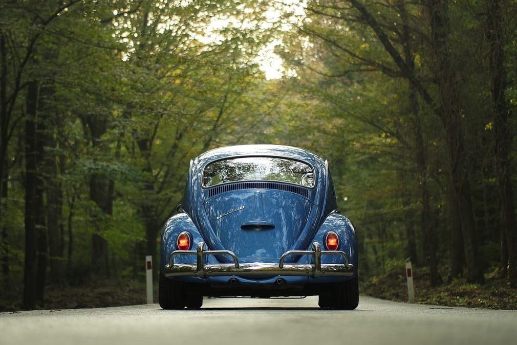 VW Beetle driving away